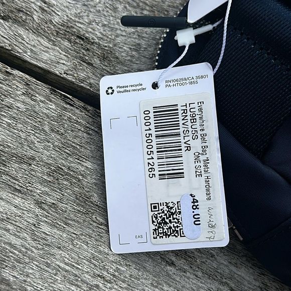 Lululemon Everywhere Belt Bag 1L True Navy silver - Picture 5 of 6